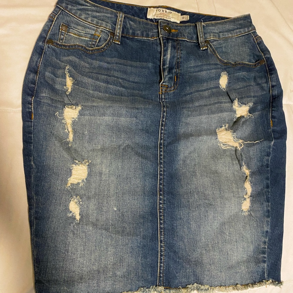 Torrid Jean skirt. Torrid Jean ripped skirt. Torrid size 10. Jean skirt.